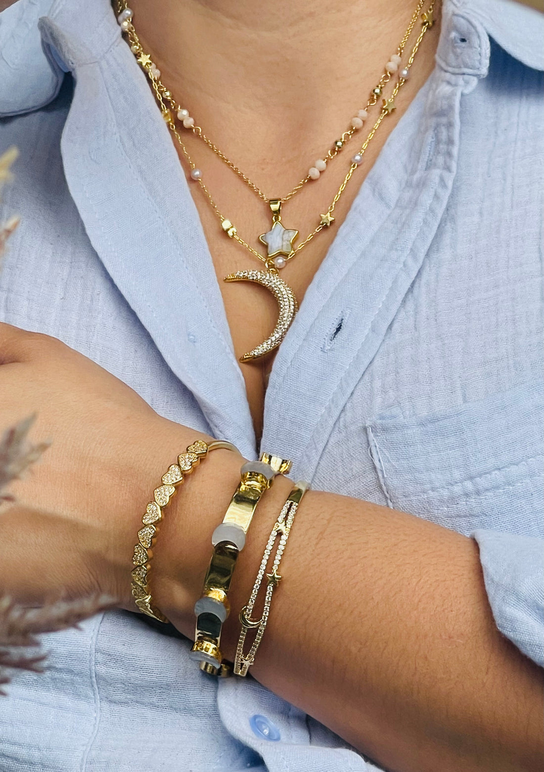 5 piezas esenciales en el joyero de toda mujer