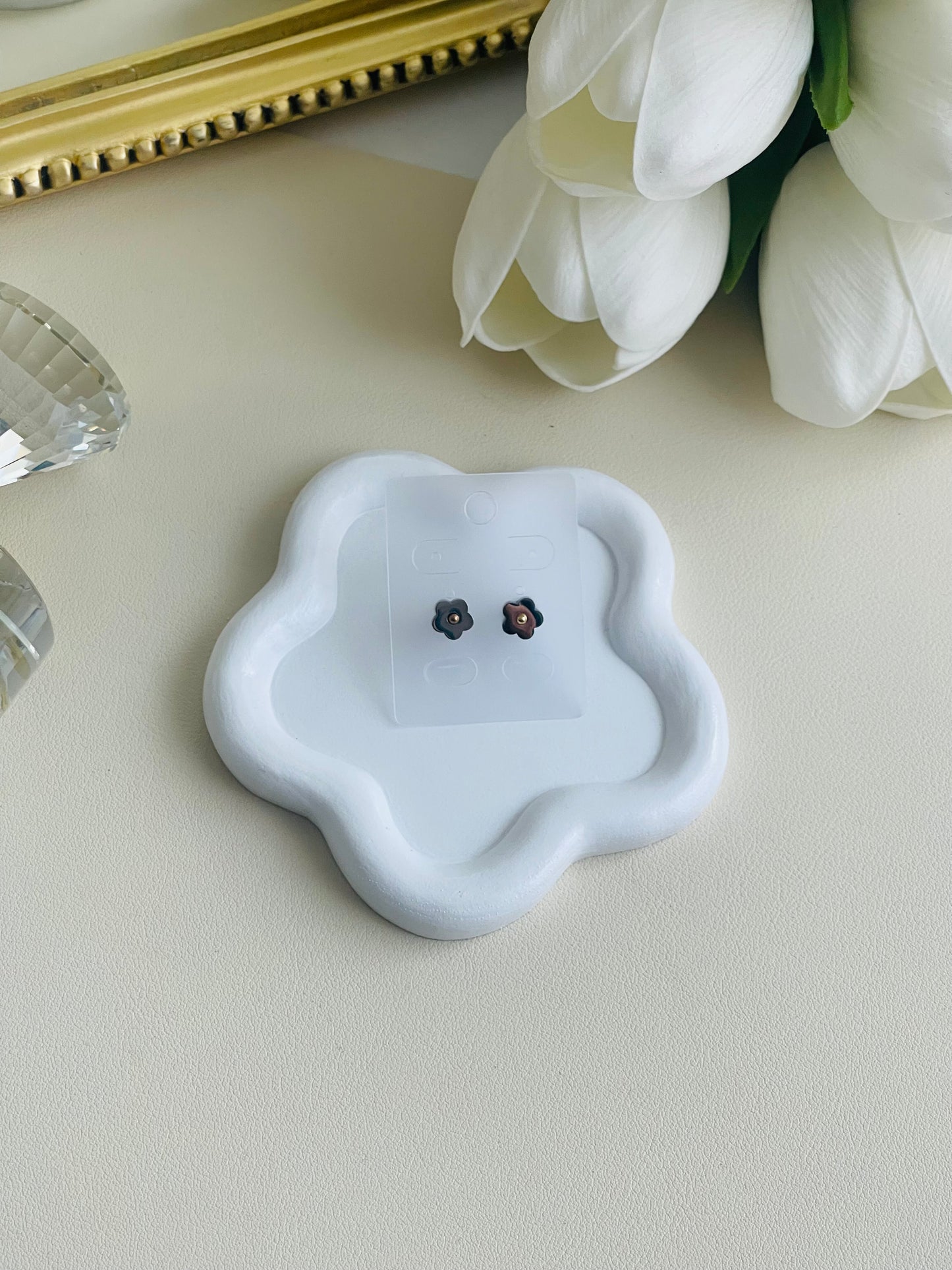 Flower studs