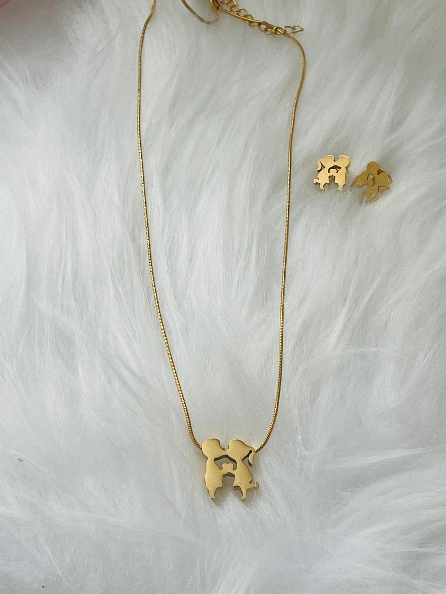 couple kiss set