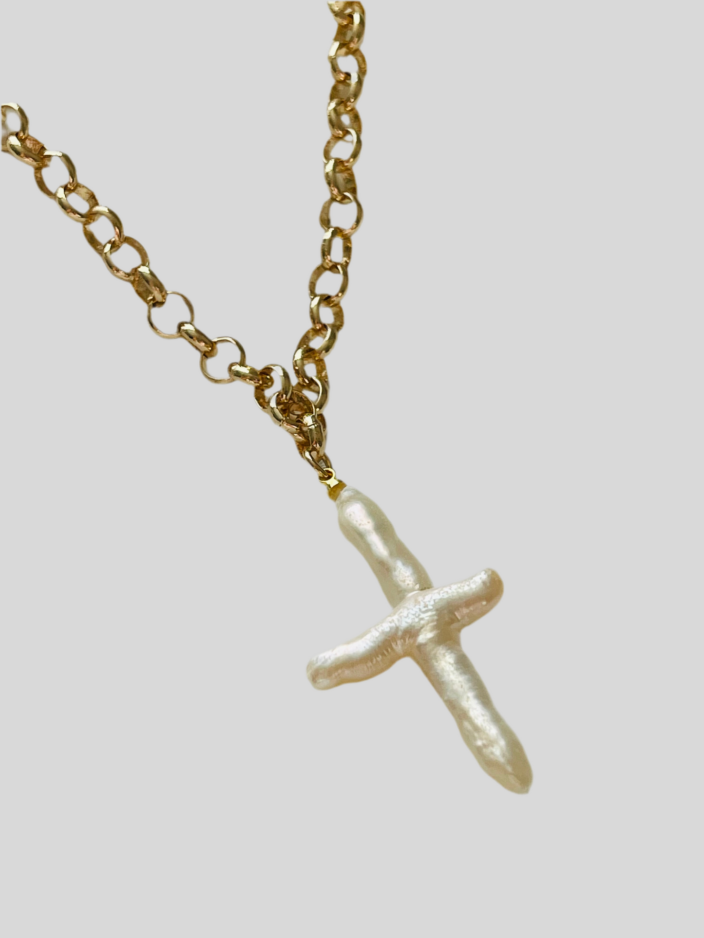 Perla cruz Necklace