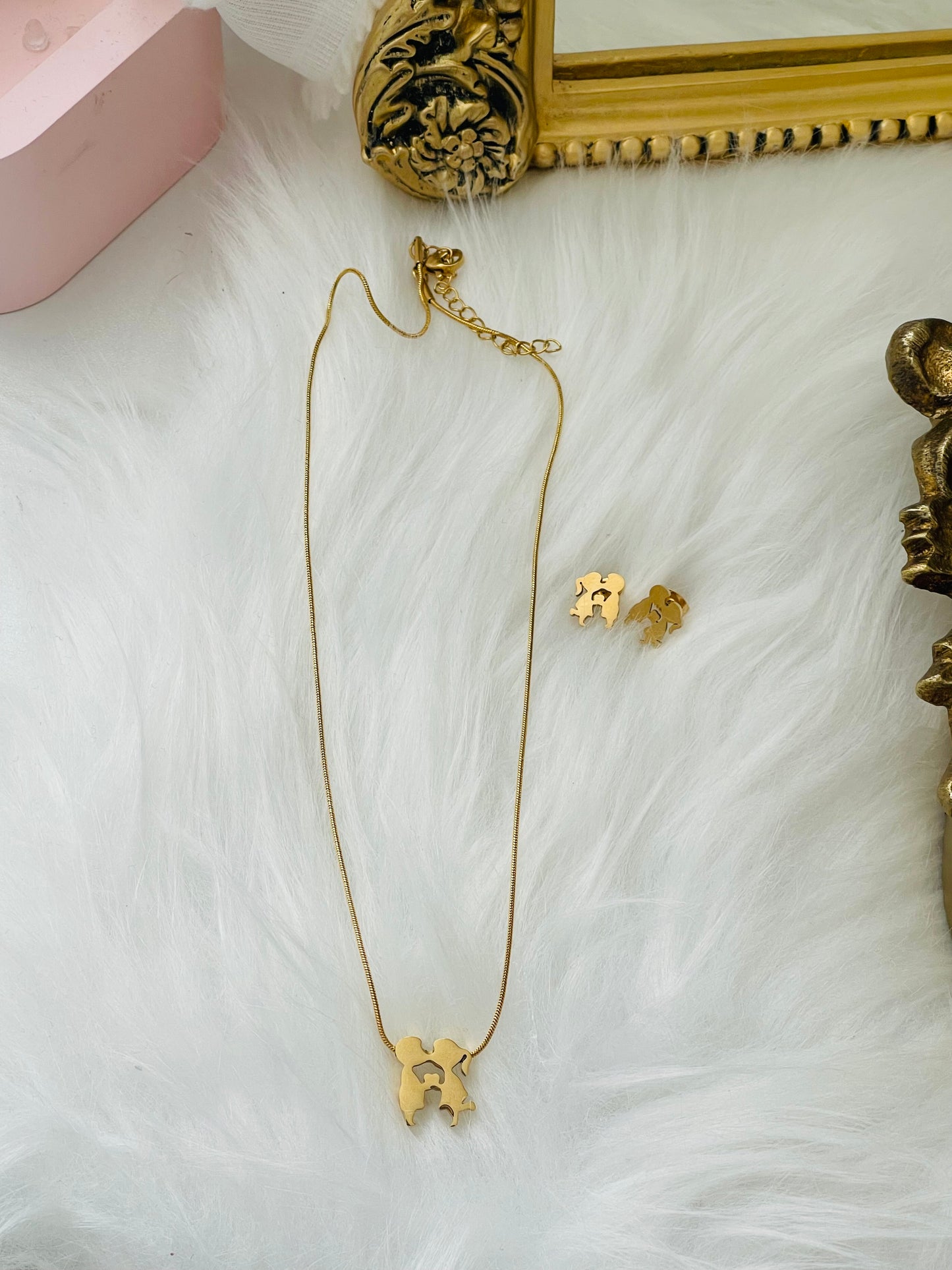 couple kiss set