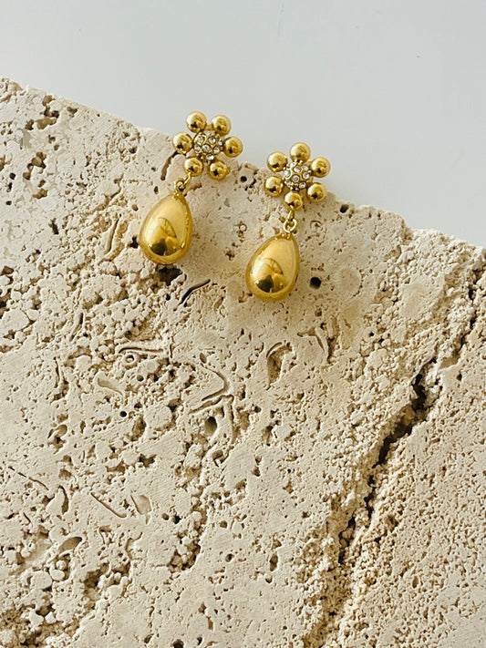 Flower dangle earrings