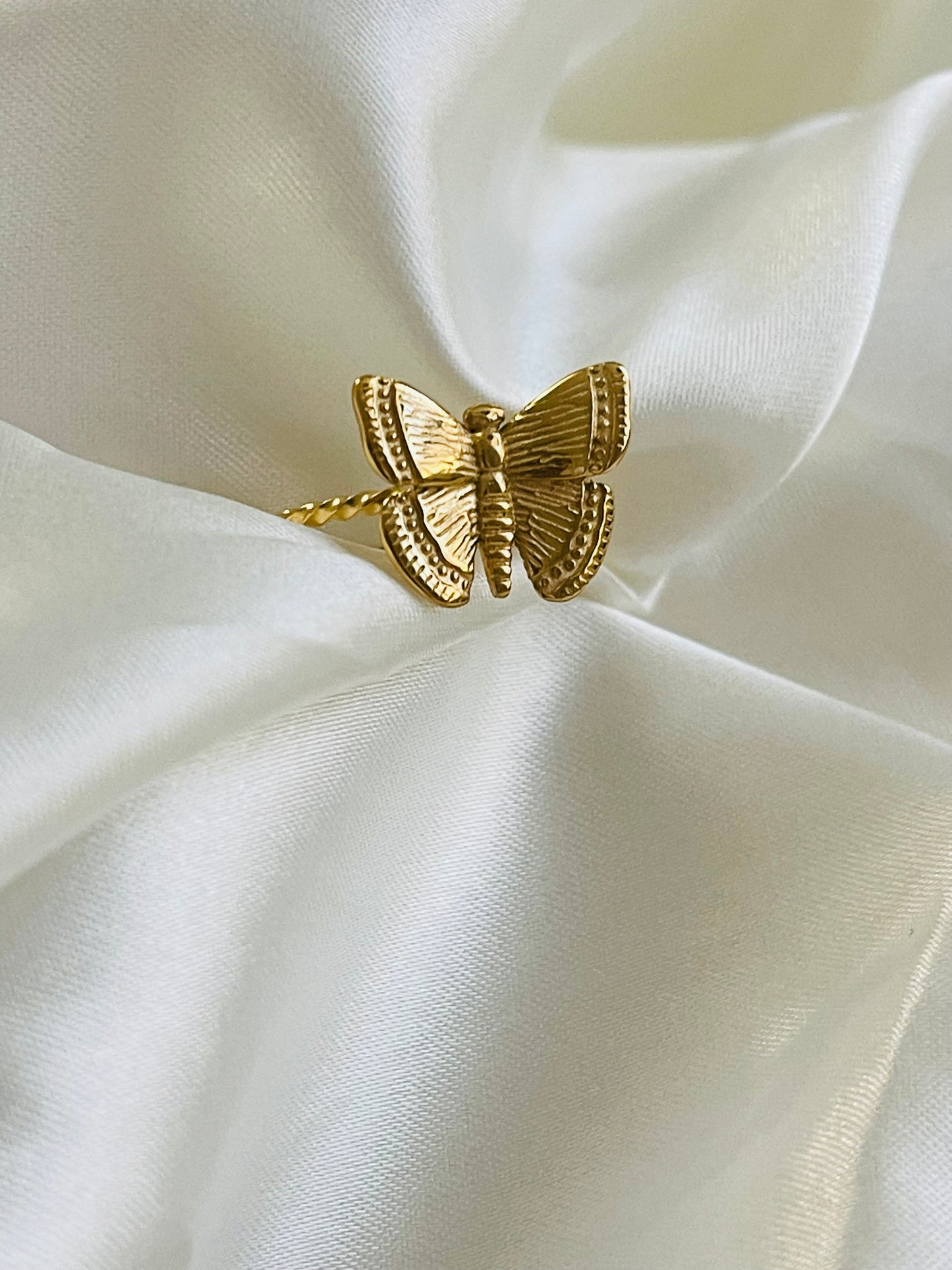 Butterfly ring