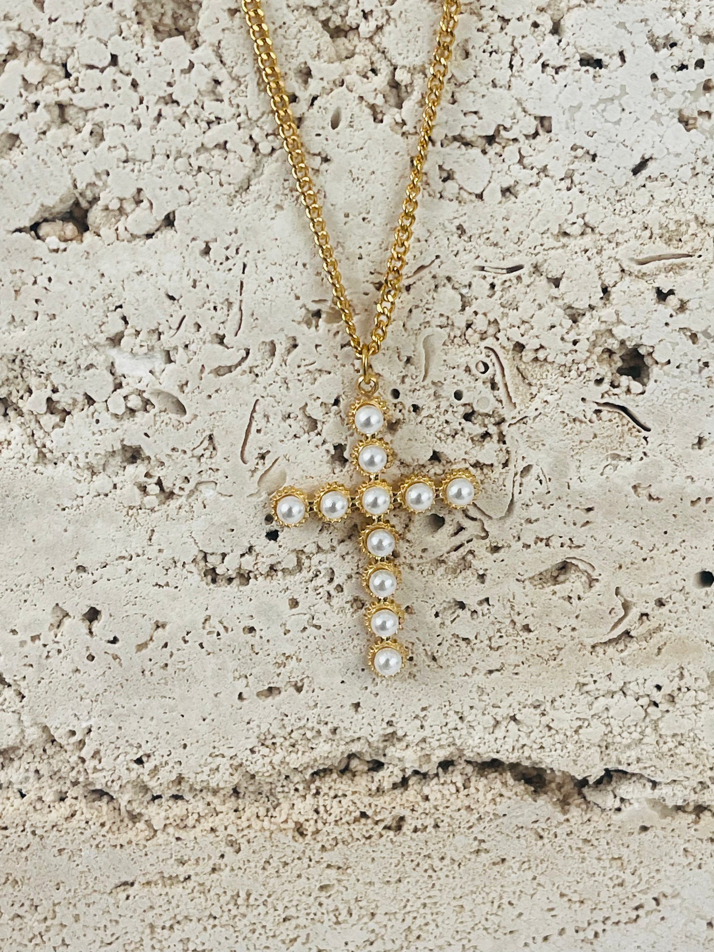 Cruz perla Necklace