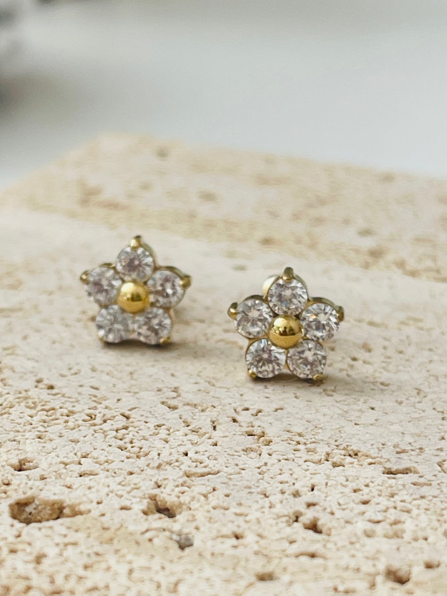 Flower zircon studs