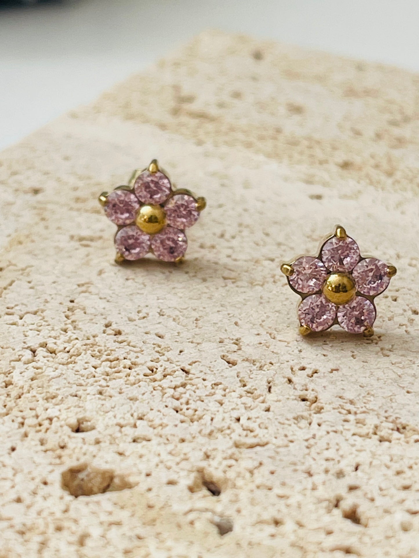 Flower zircon studs