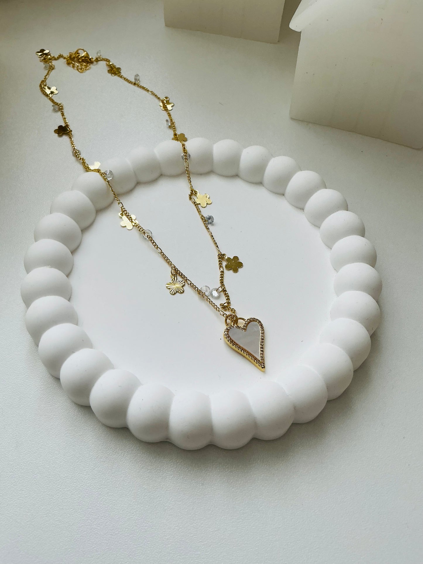 Hearts and flowers necklace