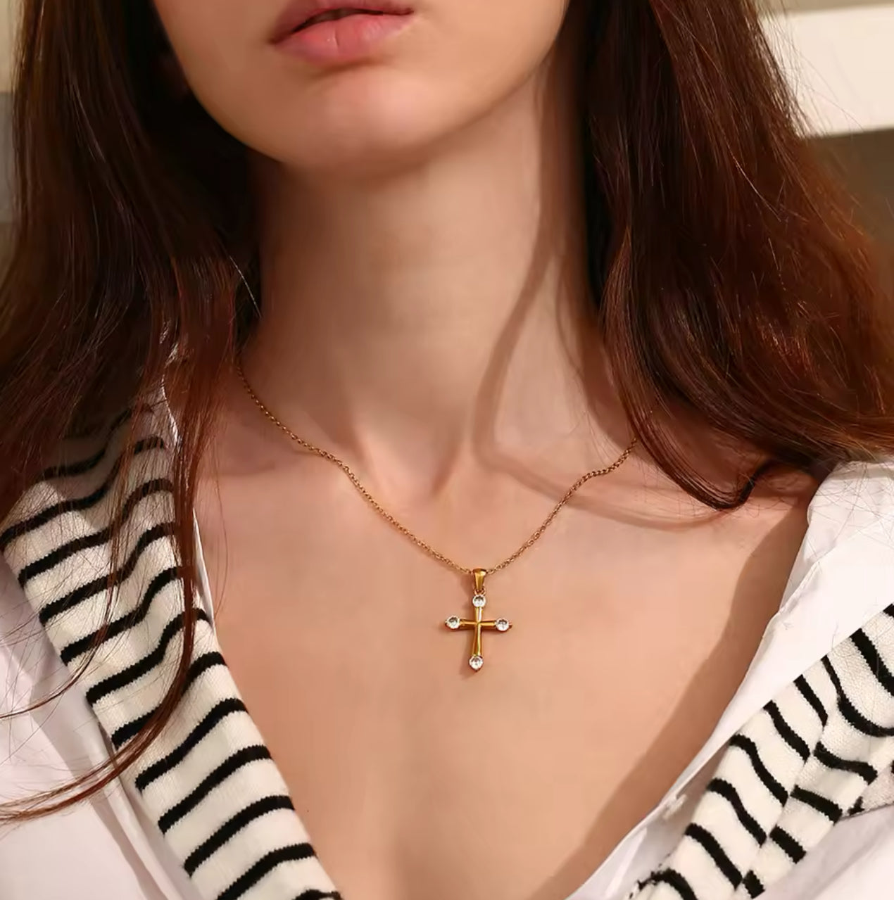 Cruz brillante Necklace