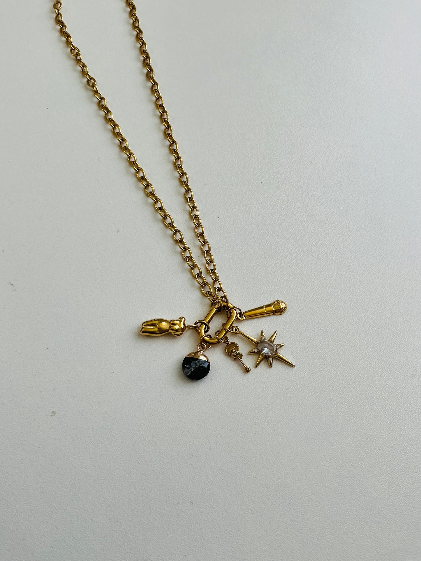 Luz dorada necklace
