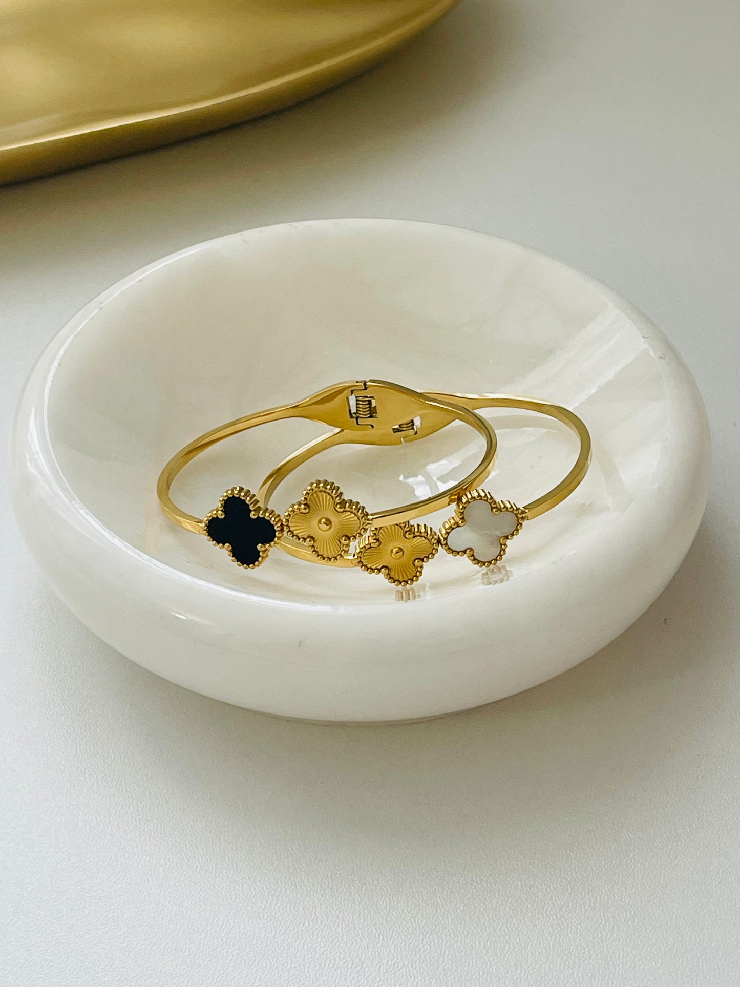 Cutie’s clover open bangle