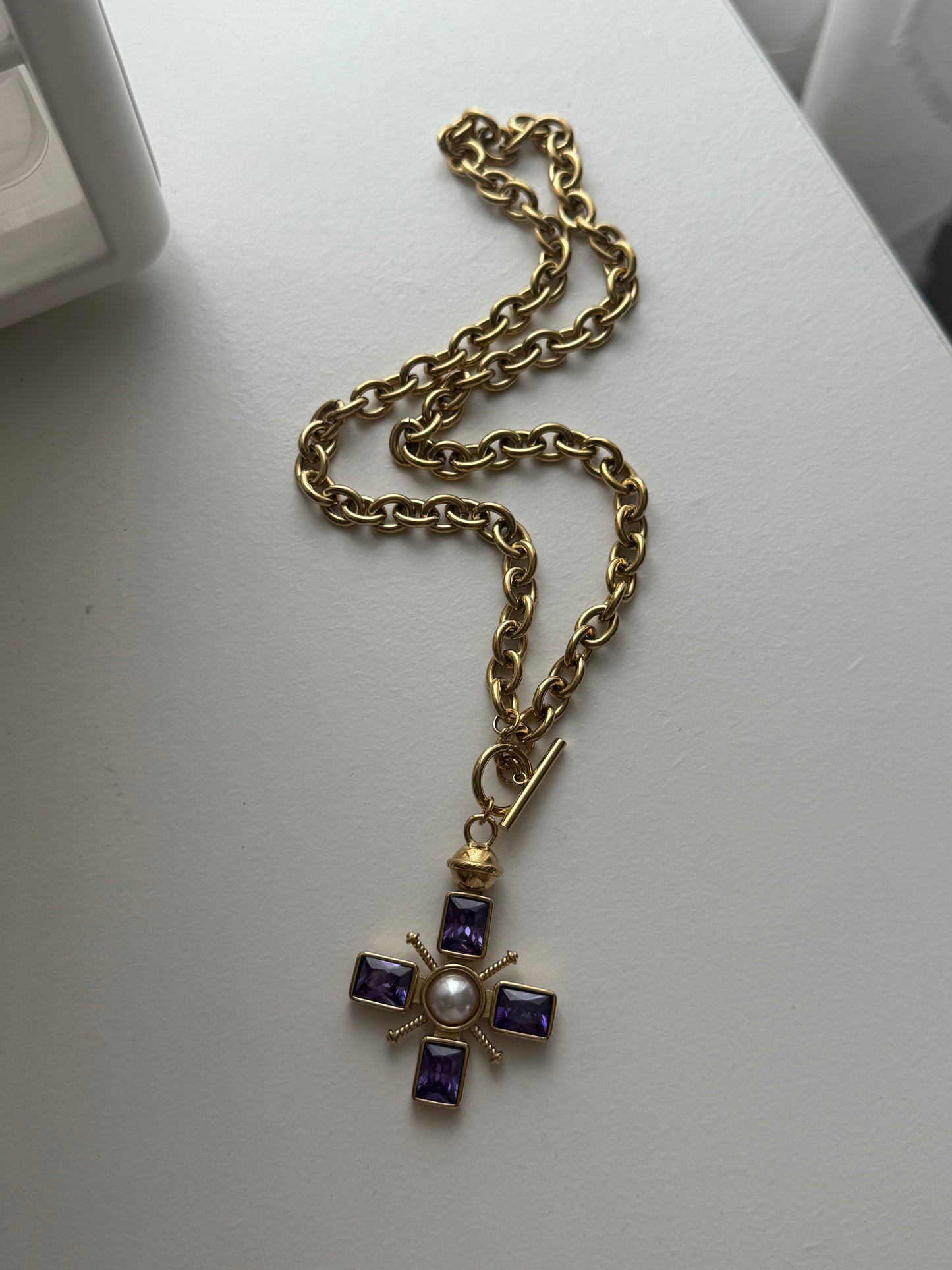Statements cross necklace purple