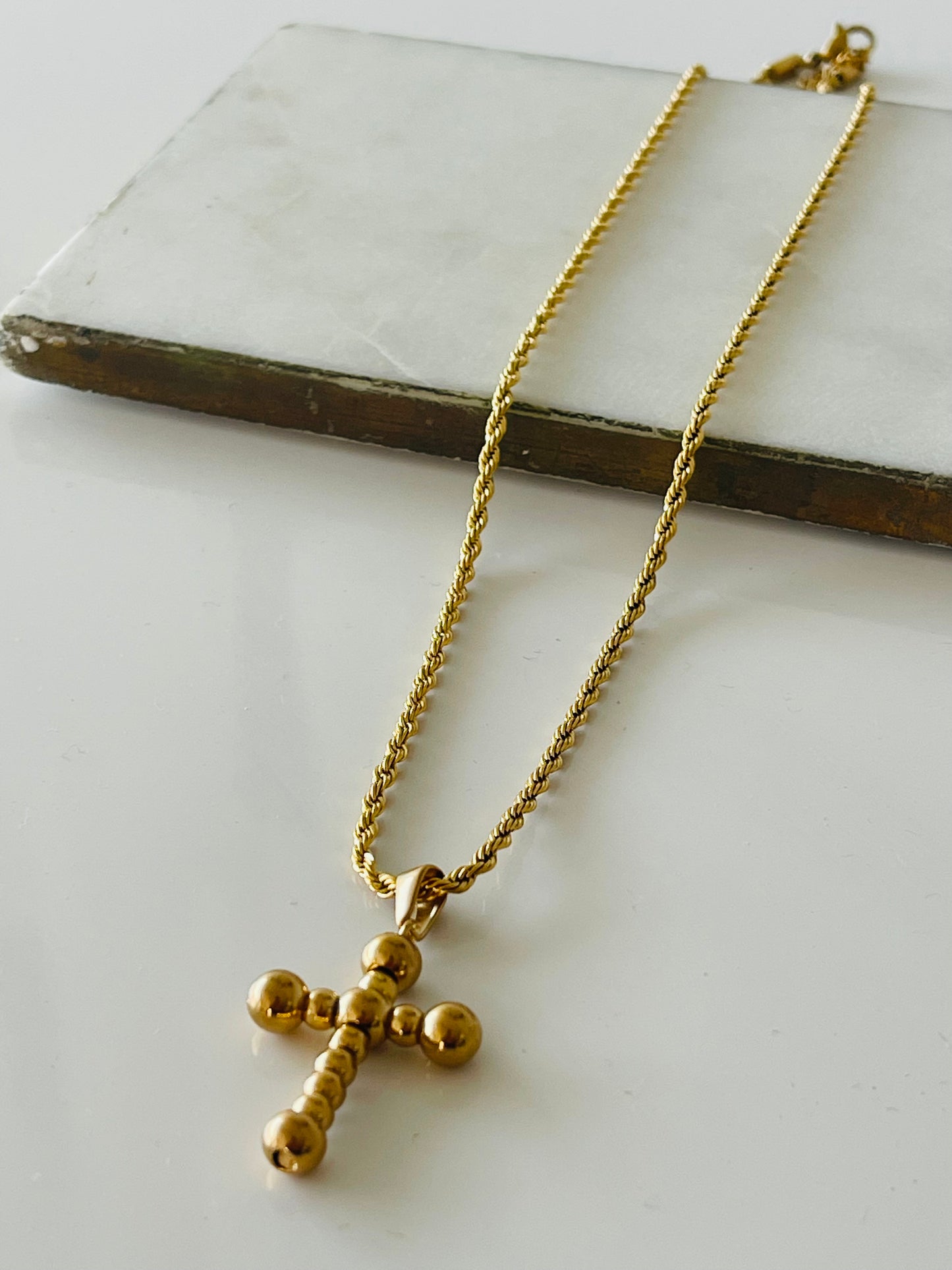 Cruz de oro Necklace