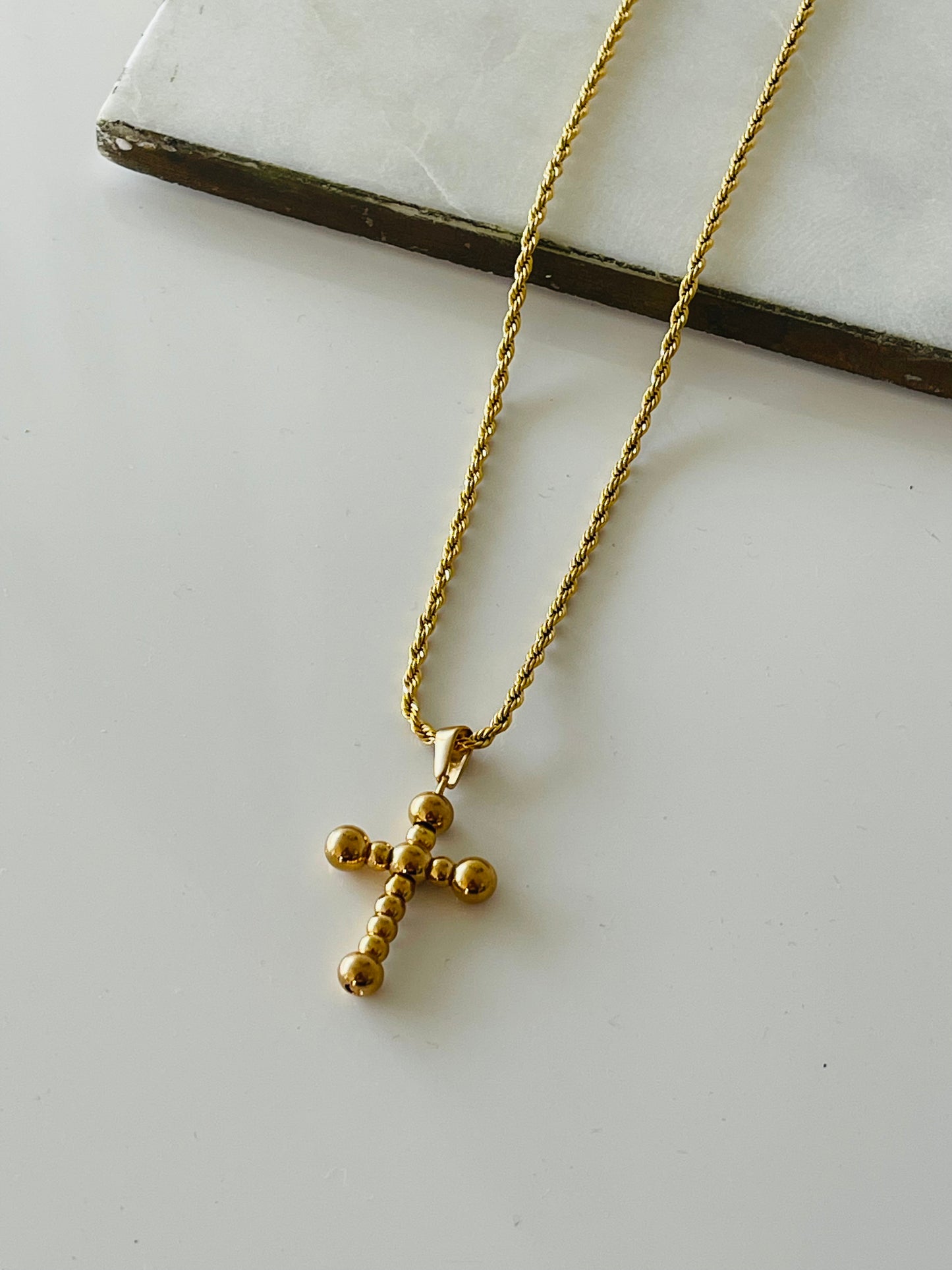 Cruz de oro Necklace