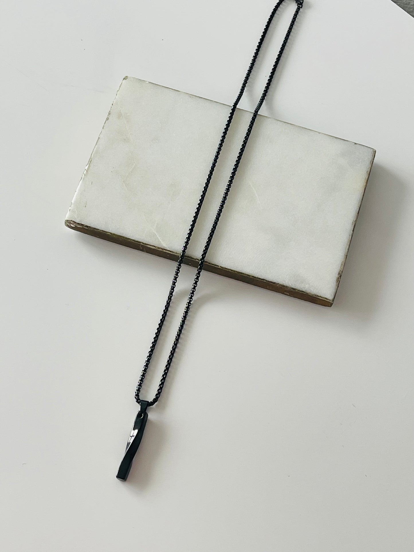 Joe’s Necklace Black
