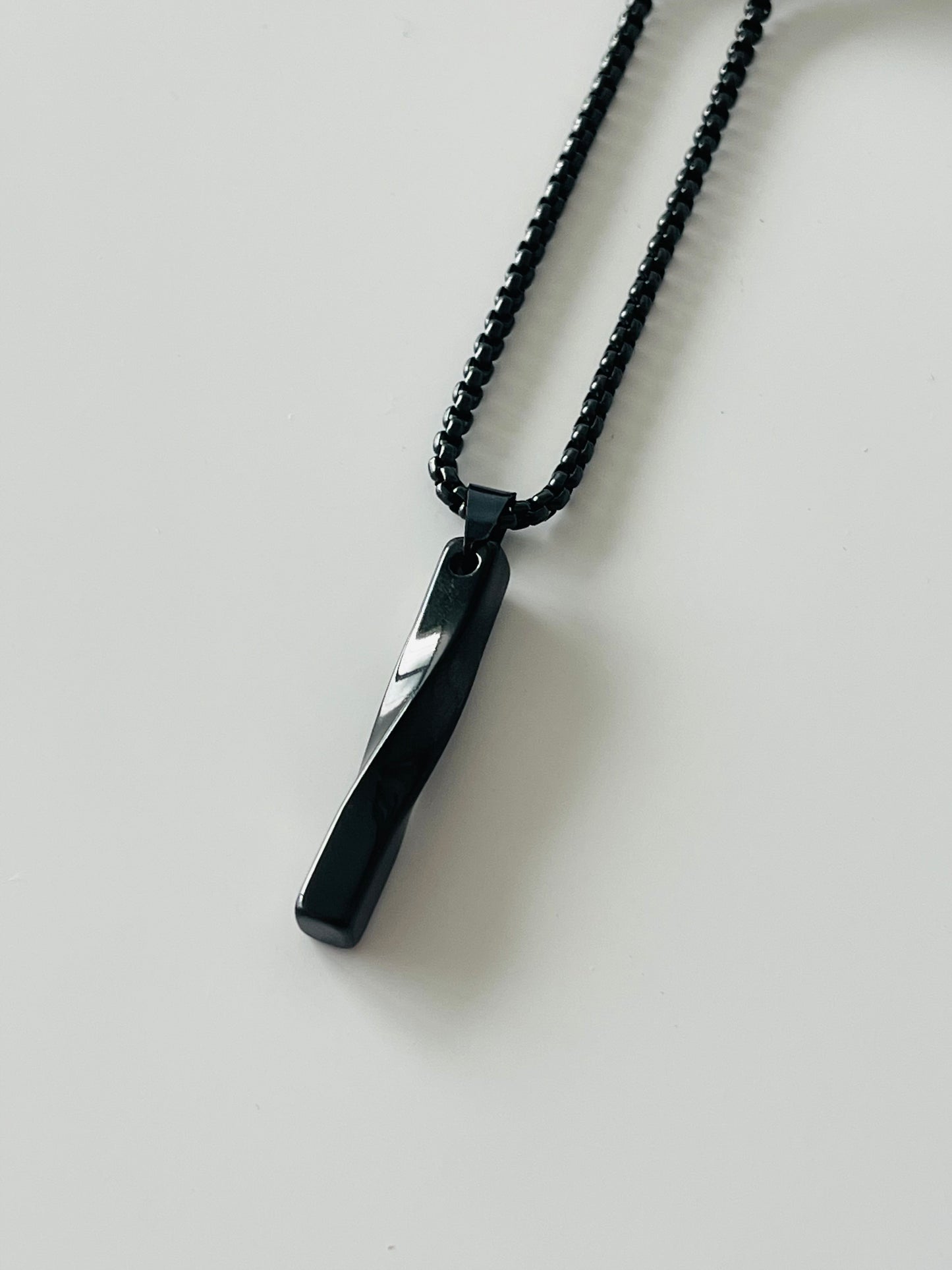 Joe’s Necklace Black