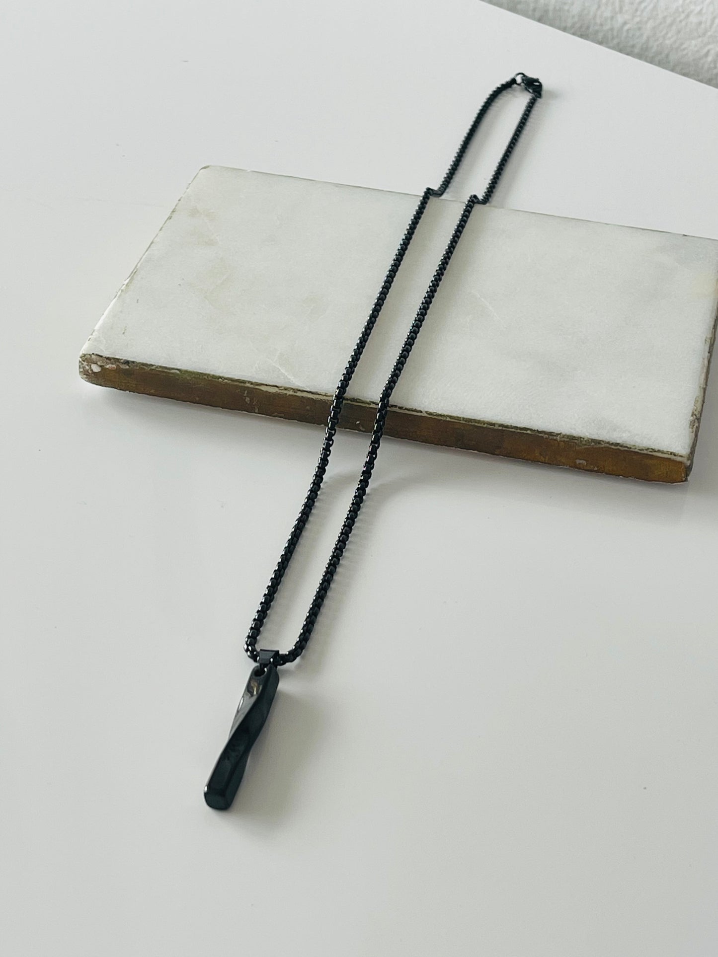 Joe’s Necklace Black