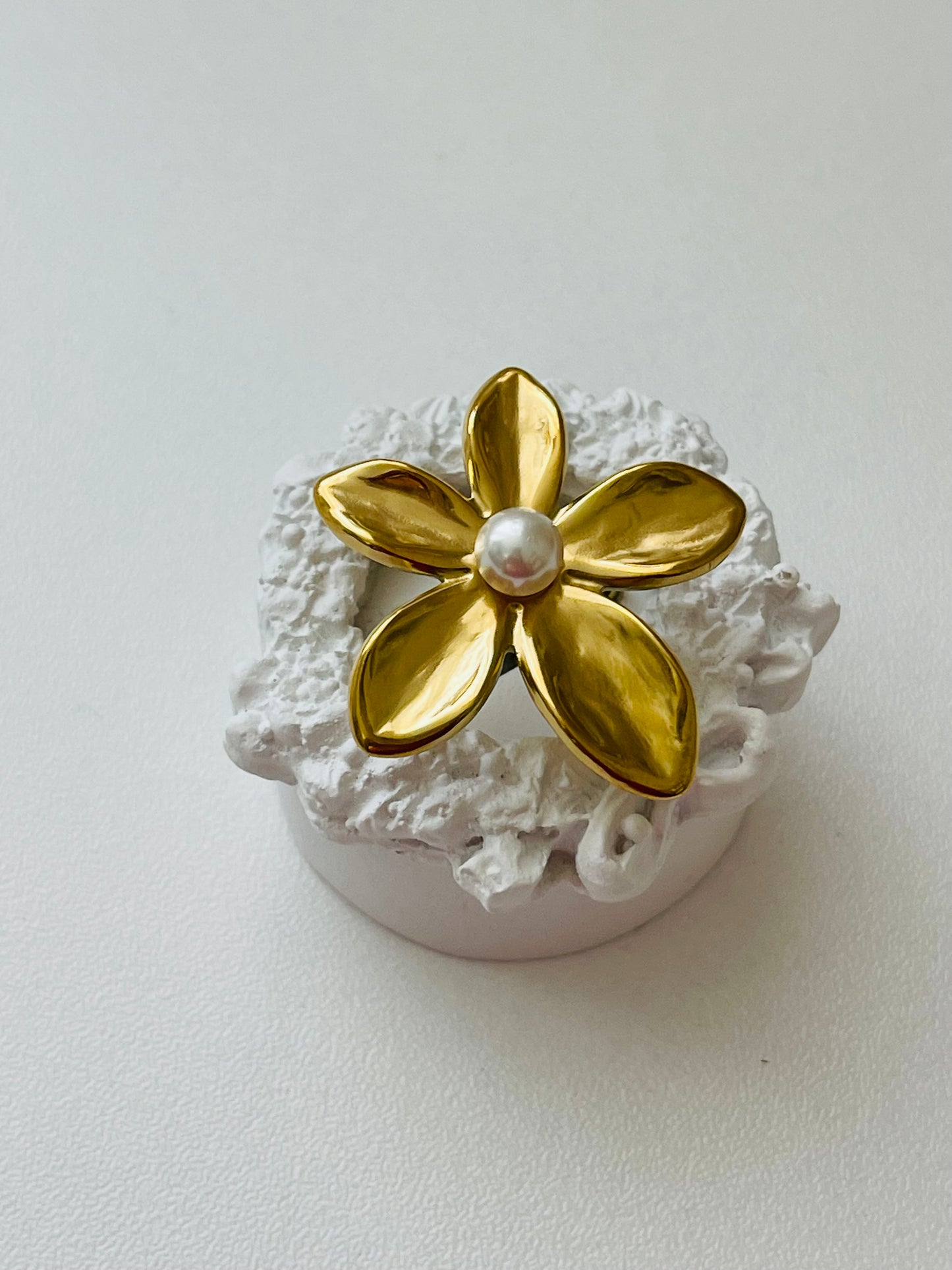 Flower pearl ring