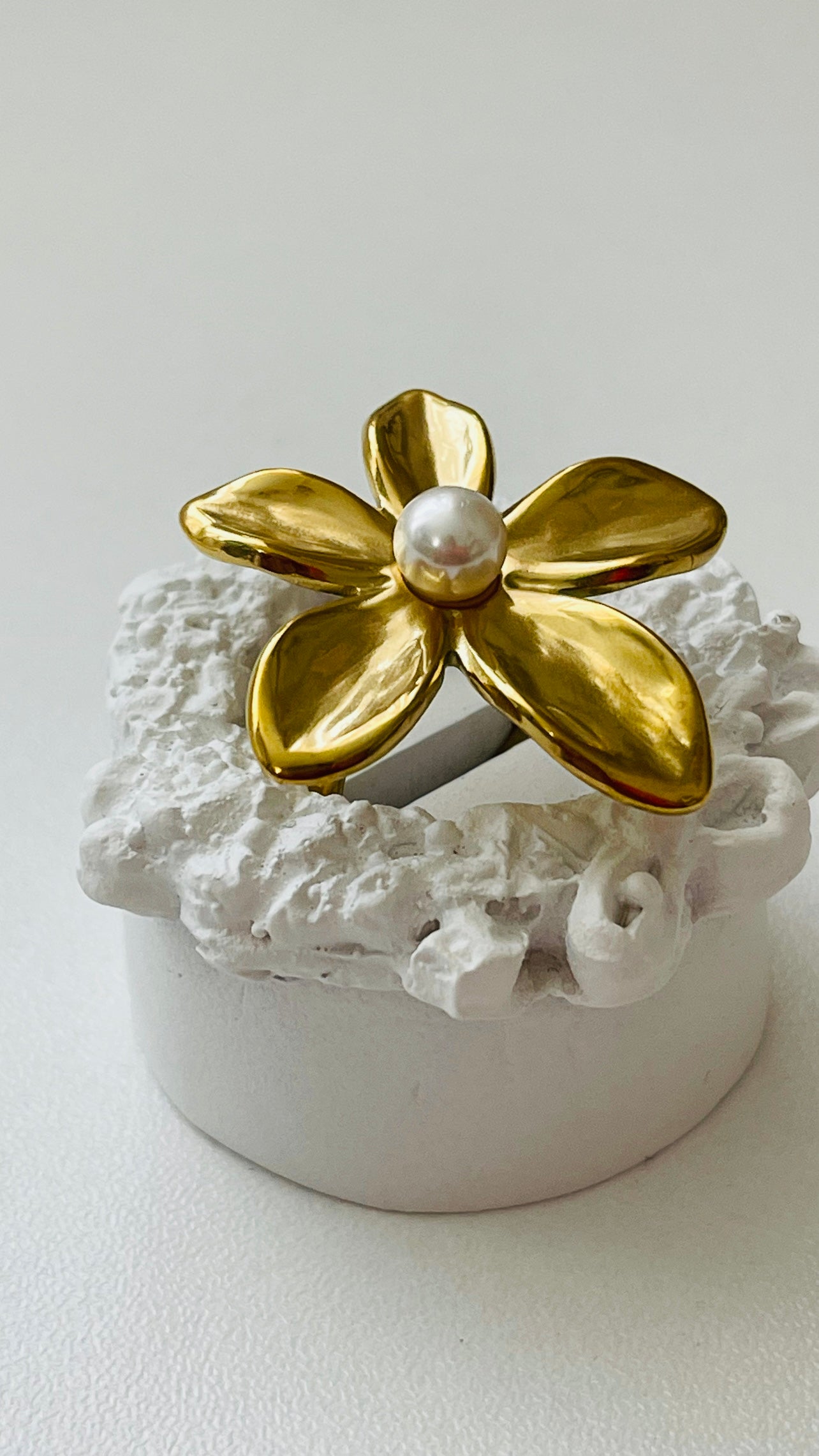 Flower pearl ring