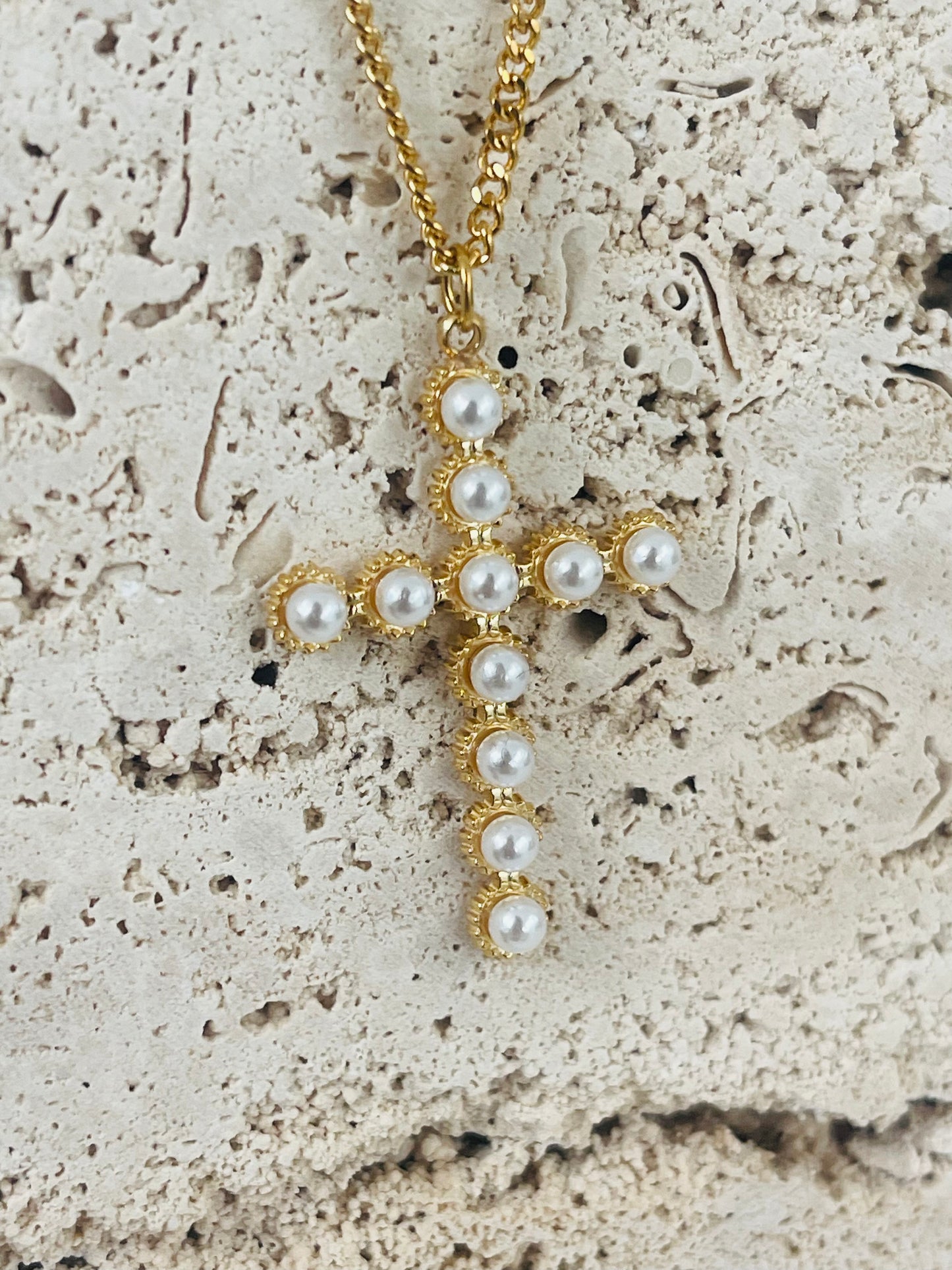 Cruz perla Necklace