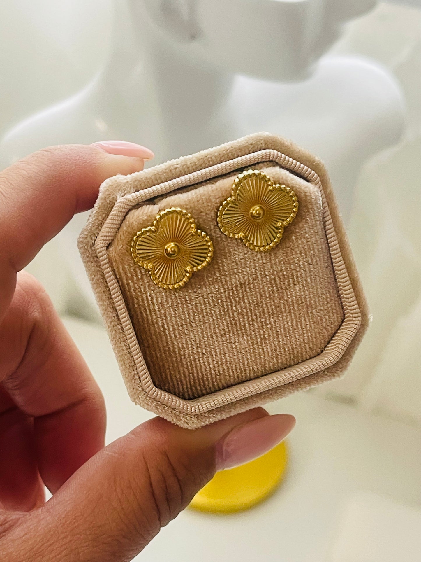 Gold cute clover studs