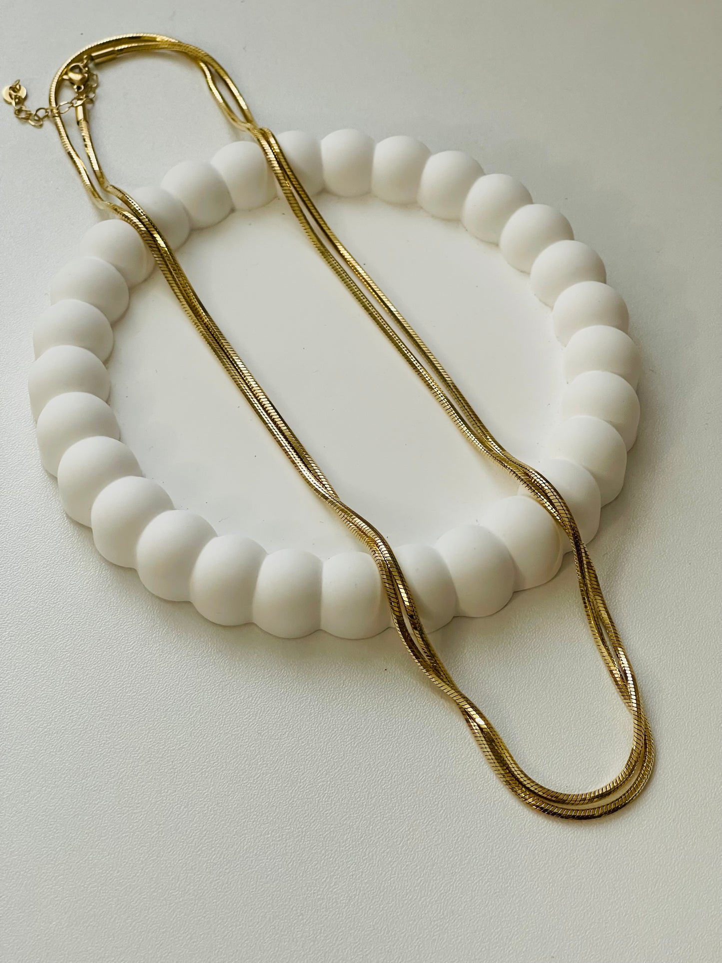 Nivea long chain necklace