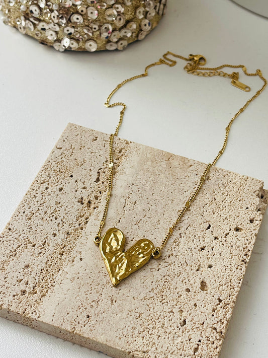 Corazón Necklace