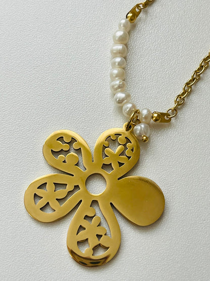 Elara Necklace
