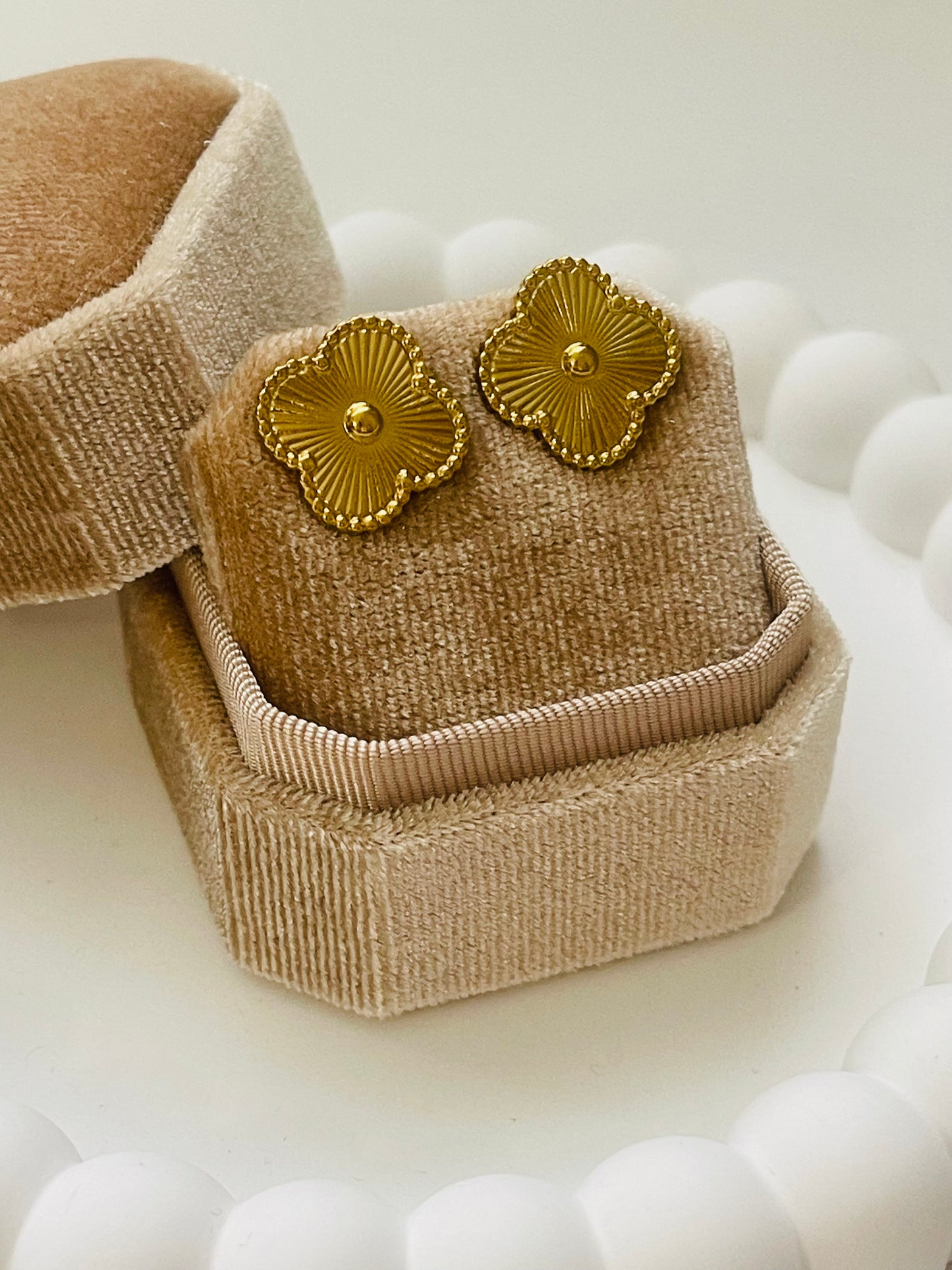 Gold cute clover studs