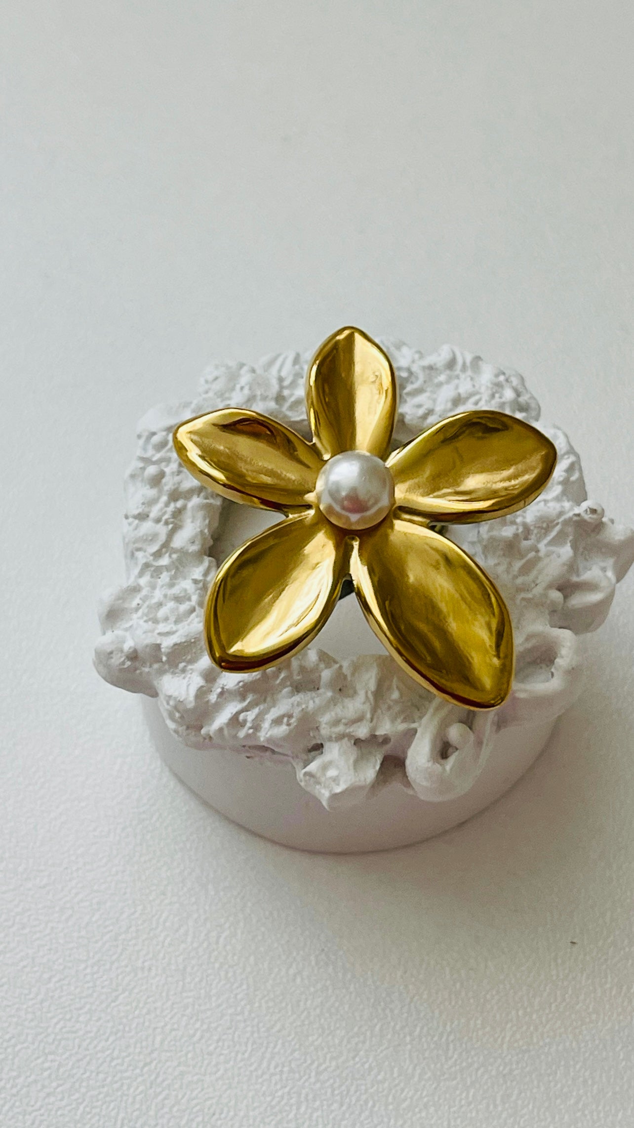 Flower pearl ring