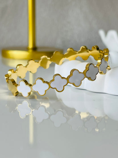 Cute clover bangle
