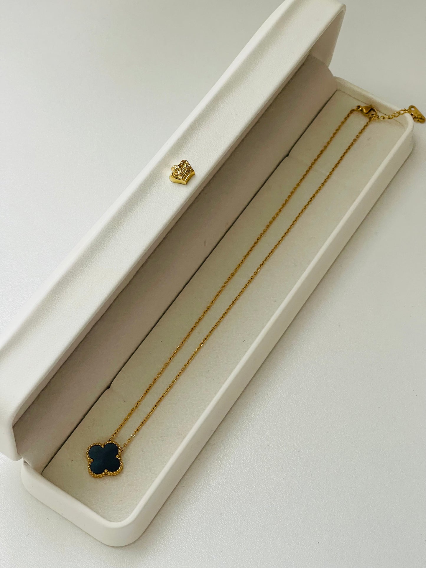 Single Clover Necklace