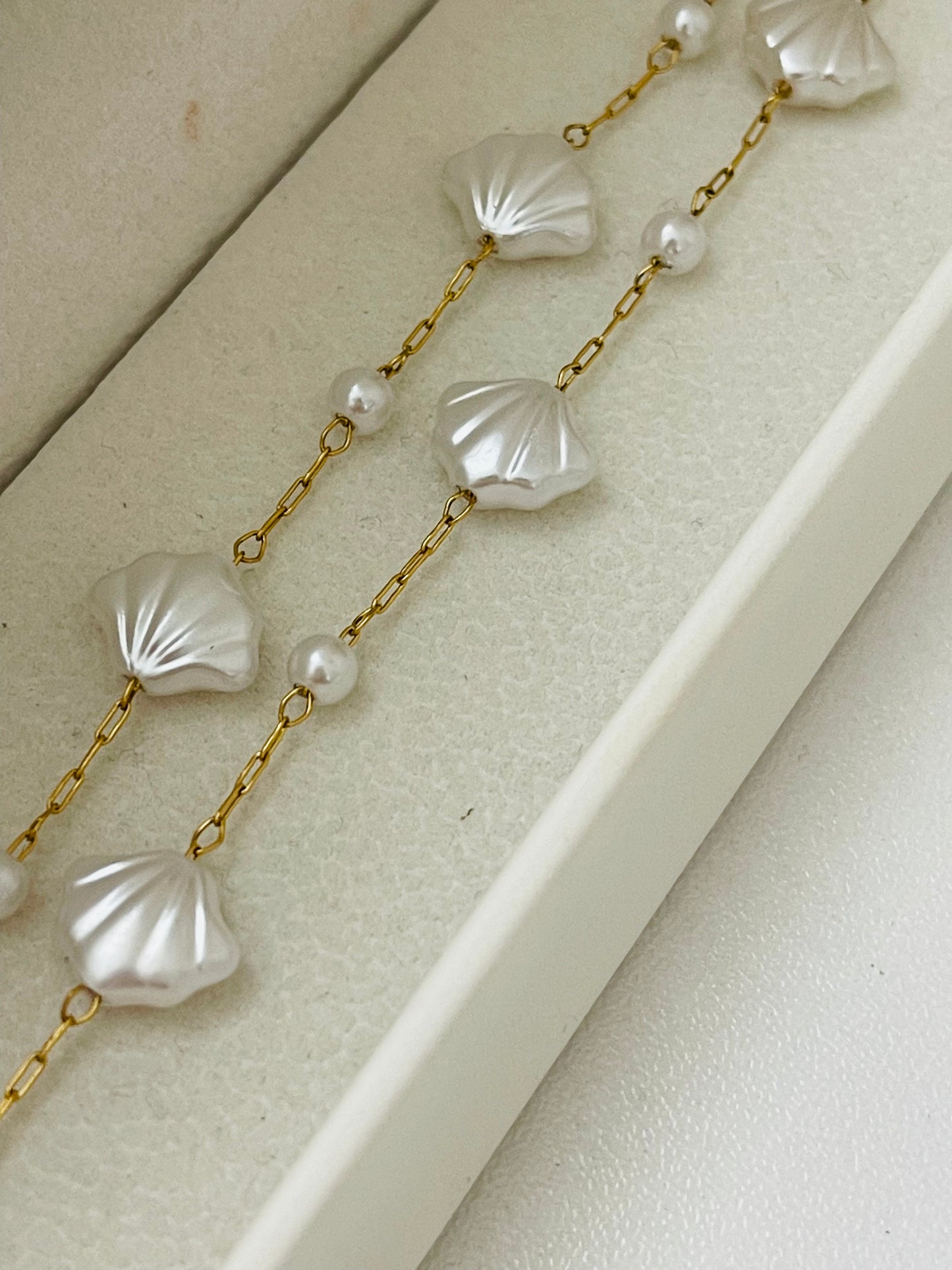 Pearly shell Necklace