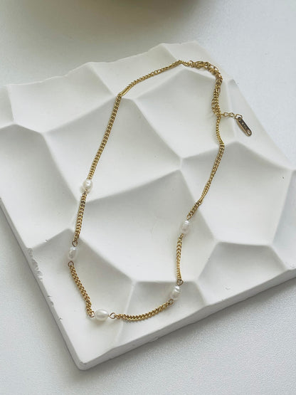 Emme pearl necklace
