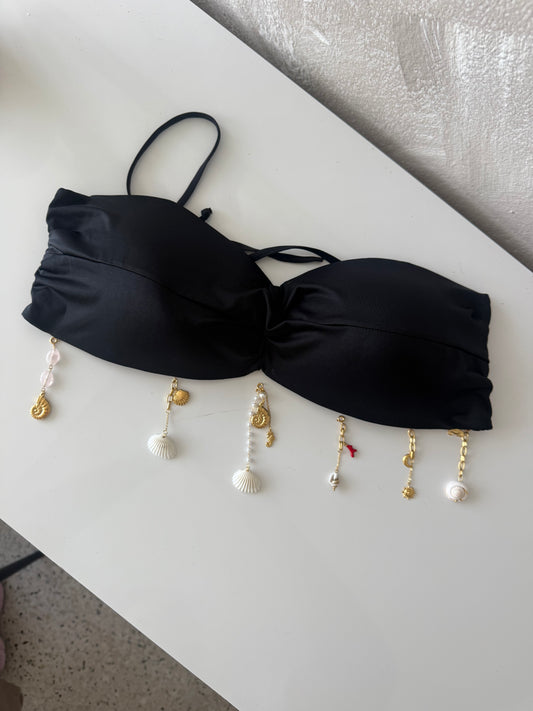 Bikini charm’s