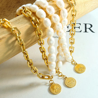 Dina necklace