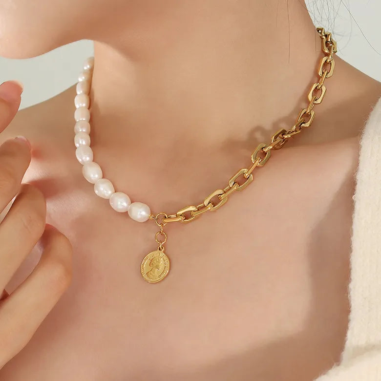 Dina necklace