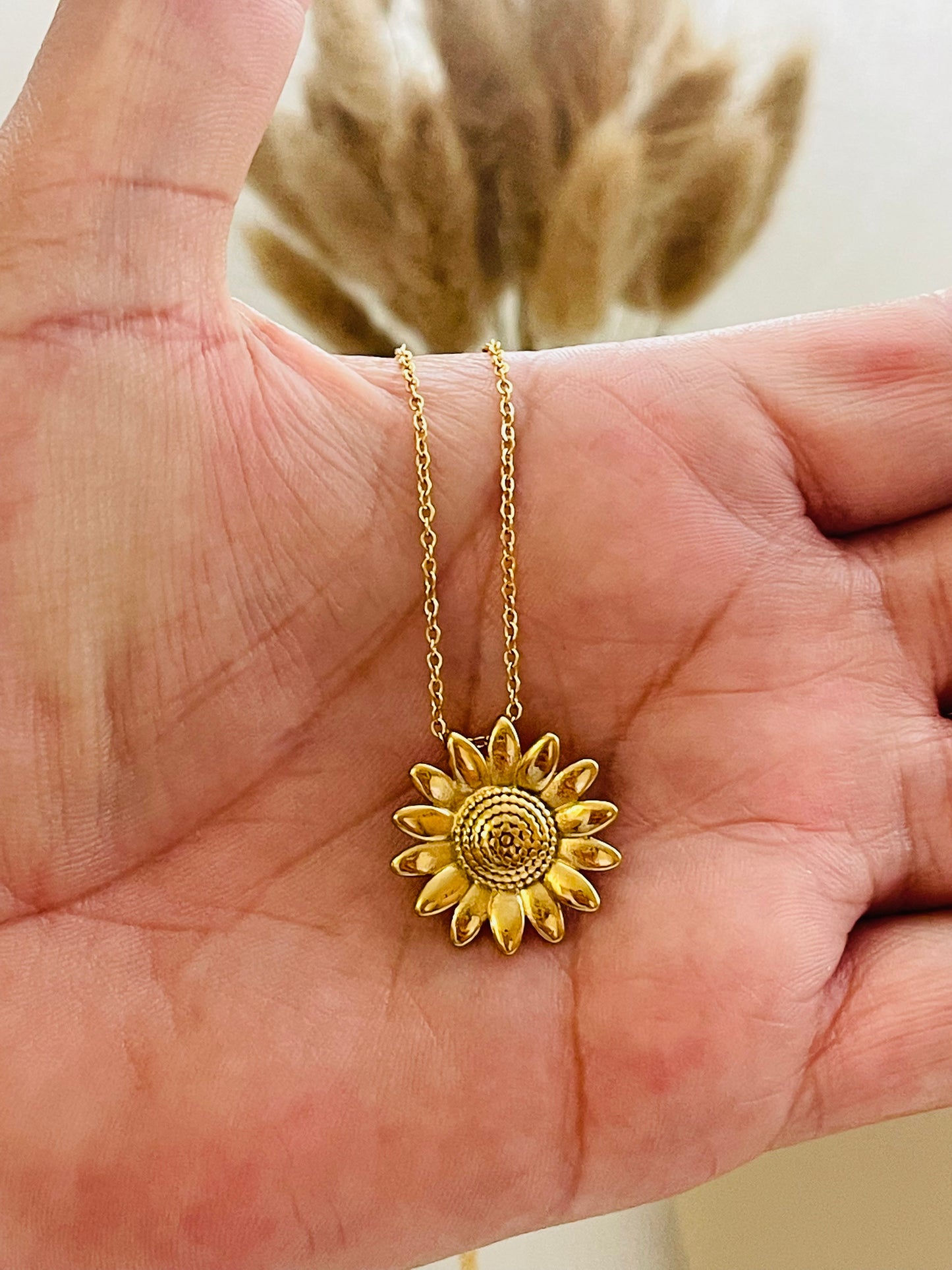 The sunflower necklace